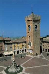Piazza Leopardi a Recanati