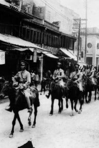 Chiang Kai-shek alla guida di un gruppo di soldati