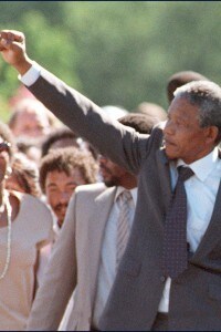 Foto di Nelson Mandela dopo la sua liberazione l'11 febbraio del 1990