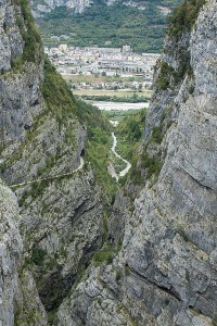 Il paese di Longarone e la diga del Vajont