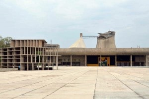Edificio del complesso di Chandigarh, India