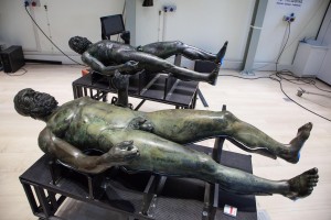 I Bronzi di Riace dopo l'operazione di restauro