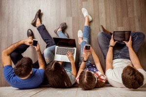 Cerca sui gruppi Facebook i nomi dei tuoi commissari esterni