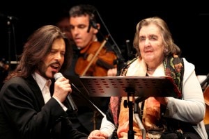 La poetessa Alda Merini (a destra) e il cantante Giovanni Nuti