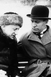Gabriele D'Annunzio e Benito Mussolini in barca