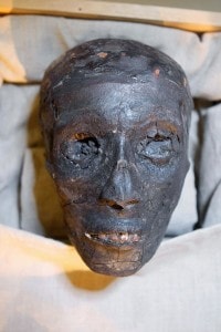 La mummia di Tutankhamon, il faraone bambino