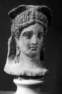 Busto di terracotta di donna etrusca