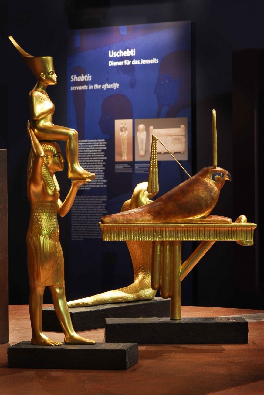 Statue di divinita' che accompagnavano il faraone