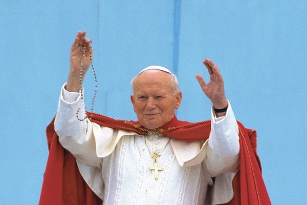 Biografia di Giovanni Paolo II: la vita del Santo dal pontificato alla beatificazione