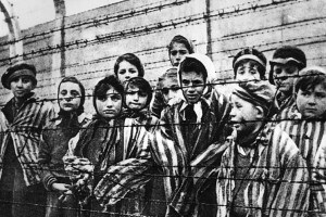 Bambini nel campo di concentramento di Auschwitz