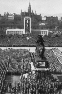 Una delle manifestazioni di massa del Nazismo durante il Terzo Reich