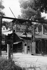L'ingresso della caserma di Auschwitz