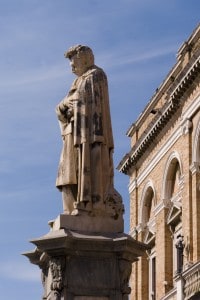 Statua di Giacomo Leopardi a Recanati