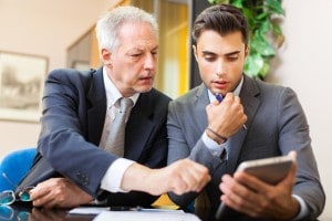 Mentors4U è una piattaforma di mentoring indipendente che mette in contatto futuri talenti e giovani professionisti