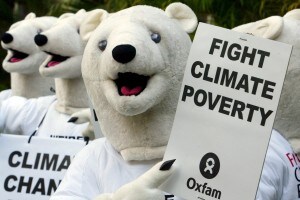Manifestazione di alcuni attivisti Oxfam durante il raduno del 2007 dei membri della Convenzione quadro delle Nazioni Unite sui cambiamenti climatici