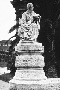 Statua del giureconsulto Lucio Licinio Crasso, vero avversario di Spartaco
