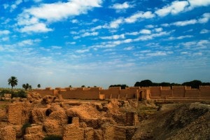 I resti delle mura di Babilonia, una delle sette meraviglie del mondo antico
