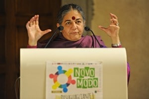 Foto di Vandana Shiva, una delle più importanti attiviste contro la fame nel mondo