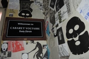 Il Cabaret Voltaire, luogo di ritrovo degli esponenti del Dadaismo