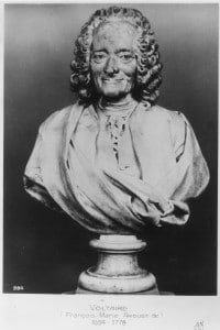 Mezzo busto raffigurante il filosofo Voltaire
