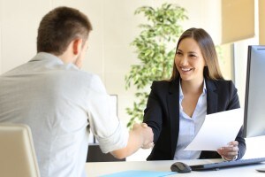 Rapporto OD&M Consulting: lauree più pagate del diploma. Ma il gap di genere rimane