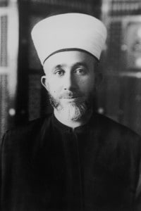 Haj Amin Al Husseini (1893 - 1974), il Gran Mufti della Palestina responsabile dell'incitamento alla violenza antisemita durante le rivolte del 1936.