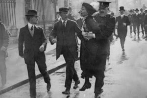 L'arresto di Emmeline Pankhurst
