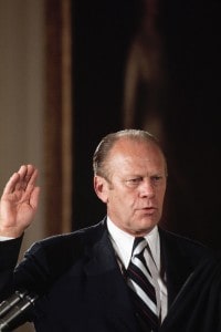 Gerald Ford giura da presidente degli Stati Uniti