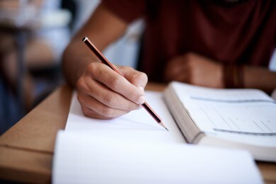 Tracce Svolte Simulazione Prima Prova Maturità 26 marzo 2019: temi, autori, soluzioni e news in tempo reale