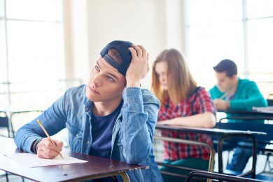 Soluzioni e Tracce Svolte Seconda Prova 2019: Problemi e Quesiti Matematica, Traduzione Greco e Latino e altro