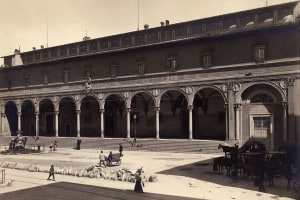 Spedale degli Innocenti in Piazza della Santissima Annunziata a Firenze progettato da Filippo Brunelleschi