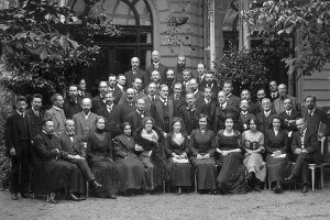 Congresso internazionale di psicoanalisi, 1911. Freud e Jung al centro del gruppo