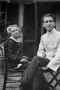 Il poeta italiano Guido Gozzano (1883-1916) insieme a sua madre. Villa Il Meleto ad Aglie