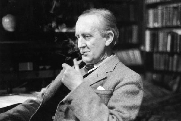 J. R. R. Tolkien: biografia e opere dell'autore de Il signore degli anelli