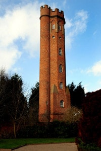 Perrott's Folly, uno degli edifici più antichi di Birmingham e si dice che sia l'ispirazione per "Le due torri" di Tolkien