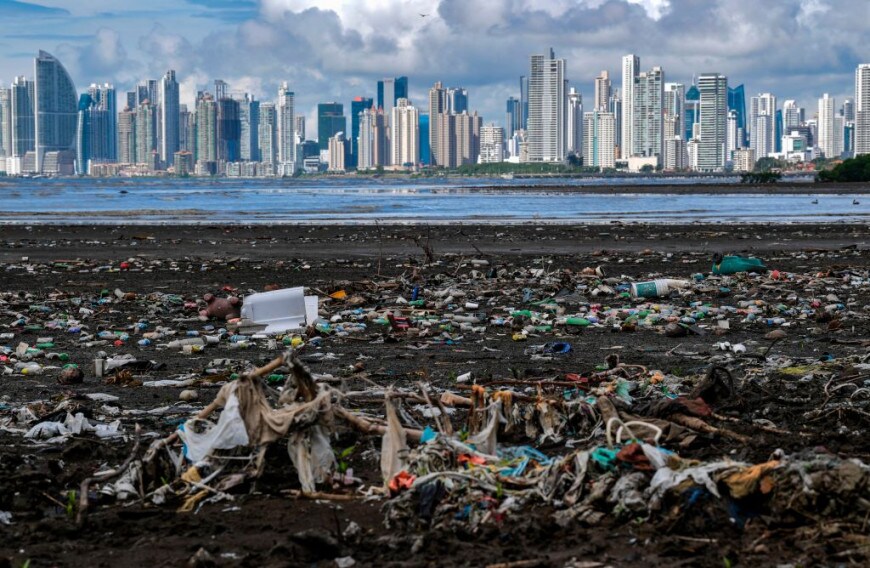 Spazzatura sulle coste di Panama City