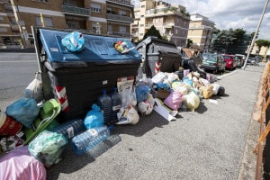 Scuole chiuse per rifiuti: ecco perché