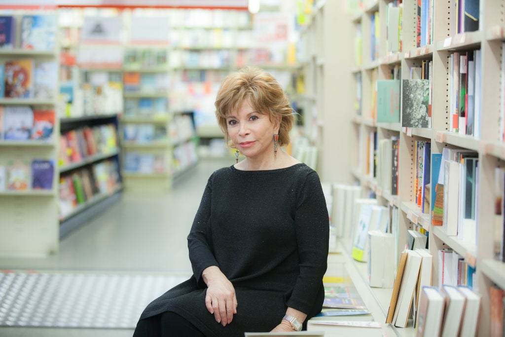 Isabel Allende, La casa degli spiriti: trama, personaggi, frasi