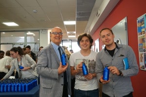 Il presidente della JCU Pavoncello con due studenti del club ambientale Grassroots