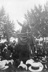 Jean Jaurès alla conferenza dei socialisti a Stoccarda nel 1907