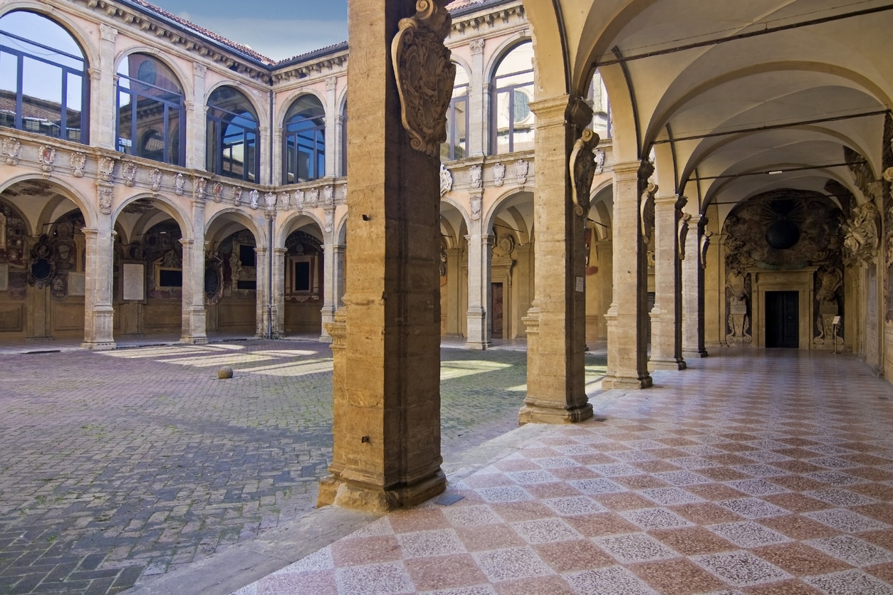 Cortile interno dell'Università di Bologna