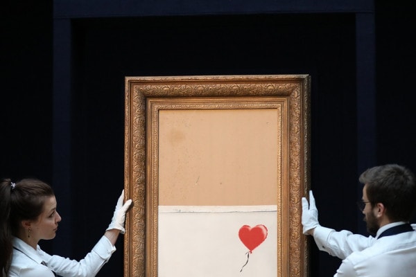 Banksy, chi è: biografia e opere dello street artist