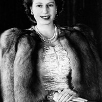 Elisabetta II: biografia e pensiero politico della regina dei record
