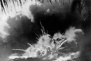 Una delle immagini dell'attacco a Pearl Harbor