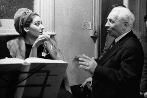 Il direttore d'orchestra Tullio Serafin con Maria Callas, durante una sessione di registrazione di "Lucia di Lammermoor" alla Kingsway Hall di Londra, 1959