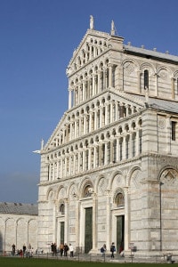 Facciata del Duomo di Pisa, cattedrale medievale in stile romanico