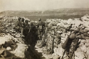 Soldati italiani in trincea sul Carso, prima guerra mondiale