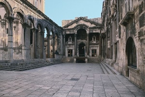 Peristilio del palazzo di Diocleziano, Croazia