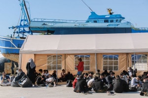 Migranti provenienti dall'Afghanistan, Siria, Iran e Iraq a Roccella Jonica (Calabria).