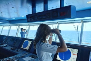 Beatrice Roncallo durante un turno di guardia in nave